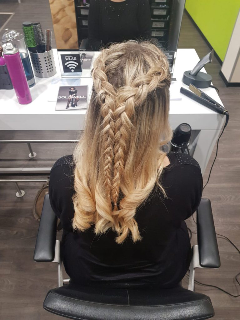 Friseurstyling Mit Bürsa In Bremen (Gerhard-Rohlfs-Straße)